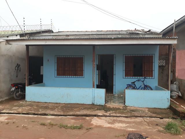 Alugo casa
