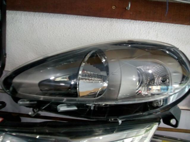 Farol Punto 2015 Lado Esq. (Genuíno Fiat)