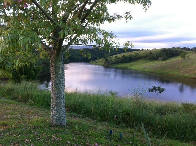 Terreno maravilhoso na beira do lago em Condominio Fechado de alto nivel
