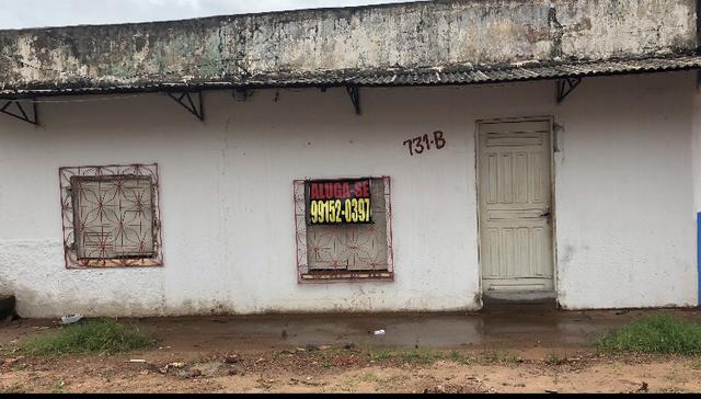 Alugo uma casa bem localizada
