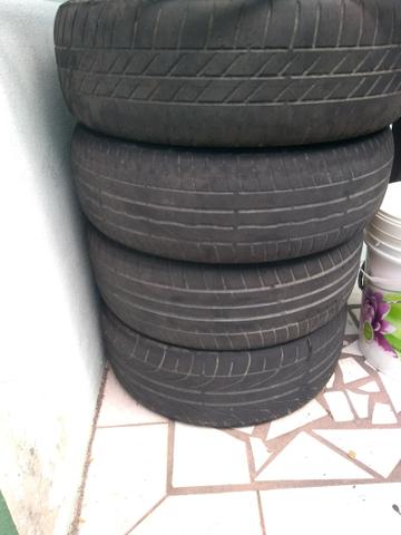 Vendo 4 pneus usados em bom estado Aro 15