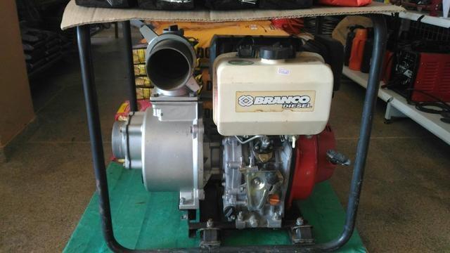 Vendo ou troco motor bomba da gua usado para lavar maquinas pesadas irrigaçao e bombea