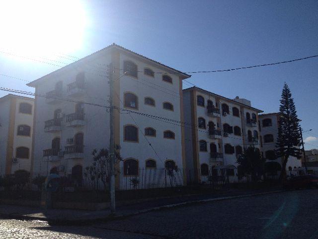 Apartamento no Centro, 4º andar, 02 quartos, 02 banheiros com garagem