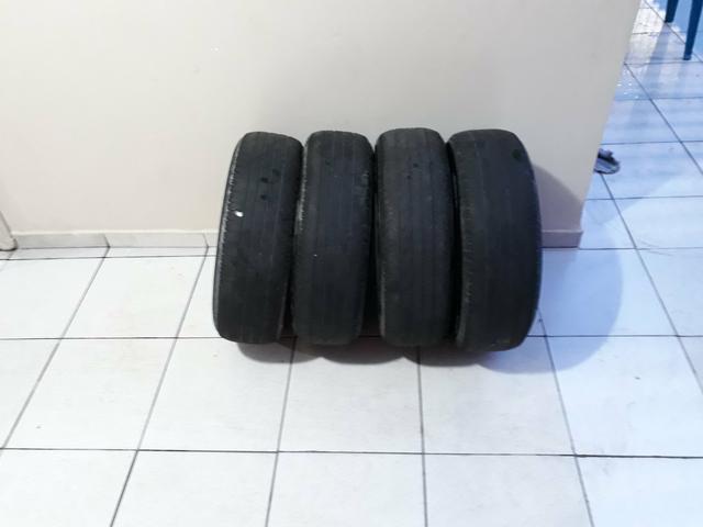 Vendo esses pneus semi novos
