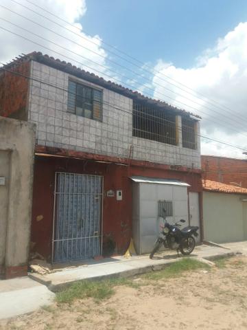 Vendo uma casa em cima e baixo com ponto comercial no promora por cento e dez mil