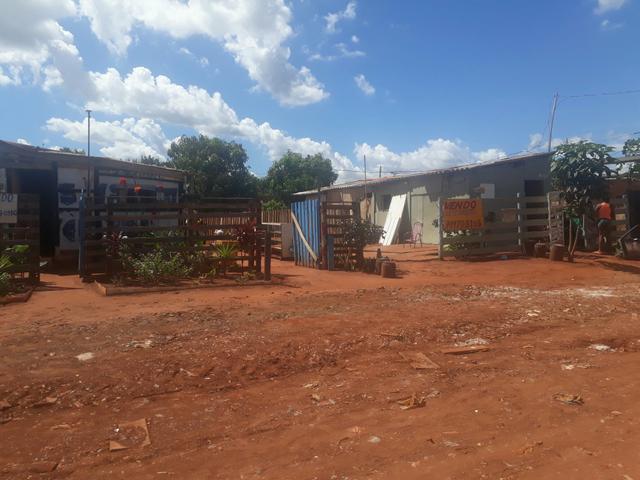Vende-se 2 barracos