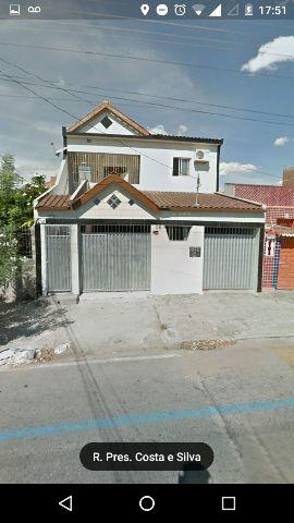 Uma casa na rua Presidente Costa Silva Barros da