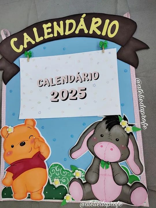 Calendário 2025 para sala de aula Ursinho Pooh e Bisonho Decorações