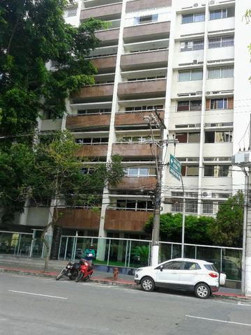 Apartamento com 3 quartos, sol da manhã, na Praia do Canto em região privilegiada