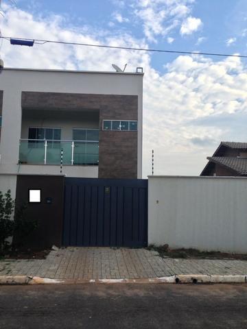 Sobrado de 134 m² geminado com terreno lateral