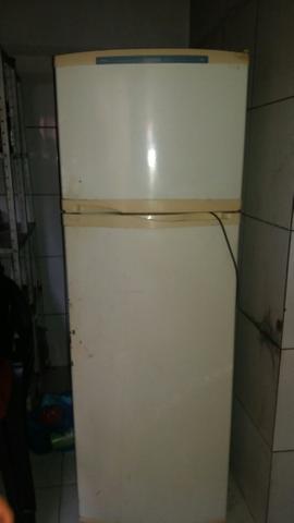 Vendo geladeira pra vender logo