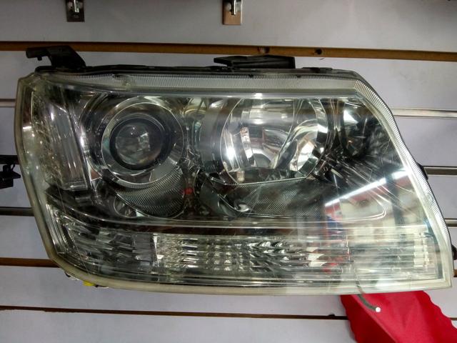 Farol GranVitara Masc. Negra Lado D. (Genuíno Suzuki)