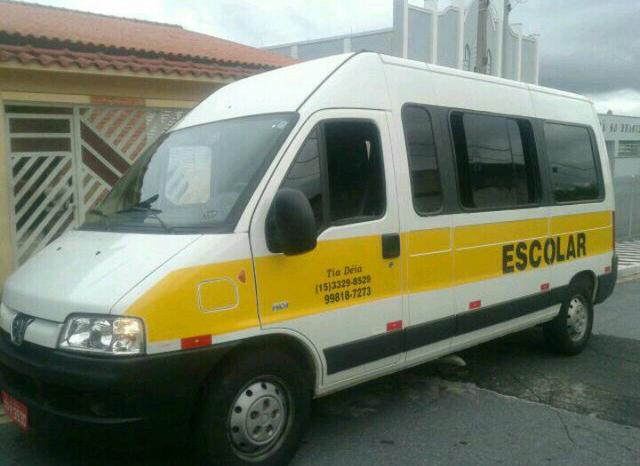 Transporte escolar da tia deia