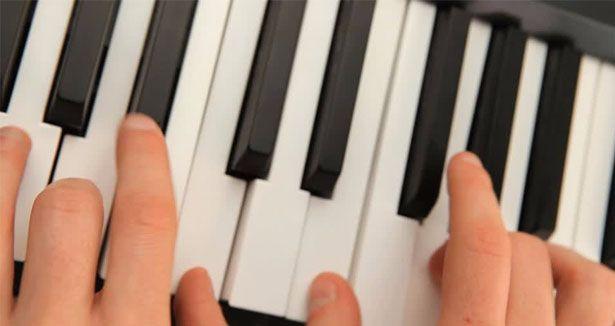 Aprenda a Como Tocar Teclado + bônus