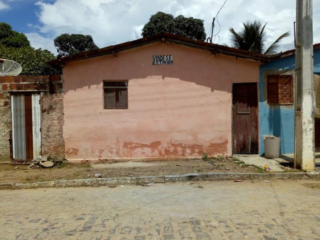 Vende-se Casa ou Troca por Automóvel