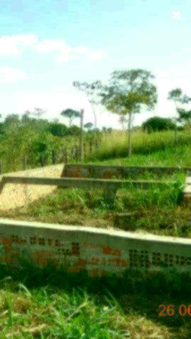 Terreno belo jardim 12x25 baldame de 8x10 já na cinta com boa vizinhança e tranquilo