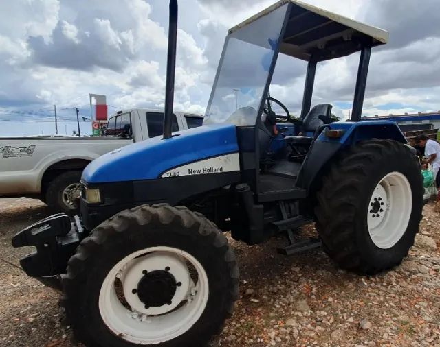 Vende Se Trator De Pneu New Holland TL80 Ano 2002 Tratores E