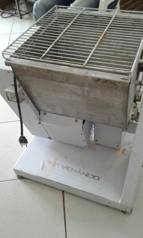 Vendo essa masseira Venâncio de 25 kg.
