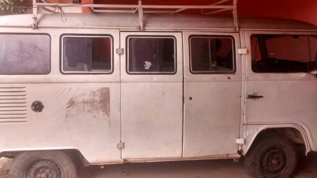Kombi 97/97 branca em dias