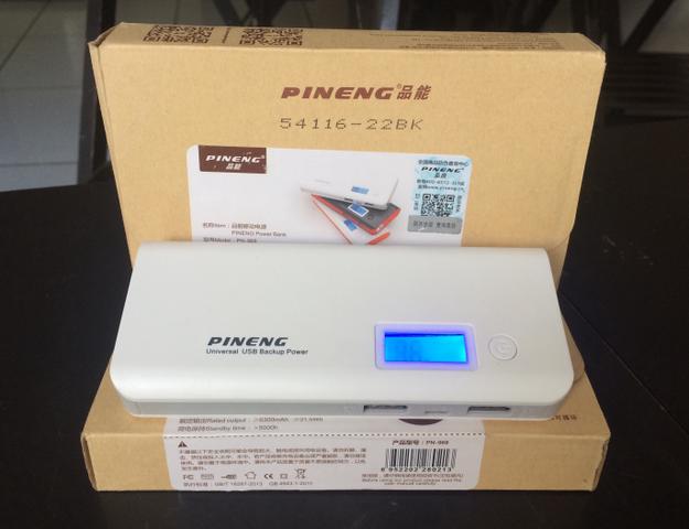 Bateria Portatil Pineng 10.000 com visor digital e saída 2.1 amperes