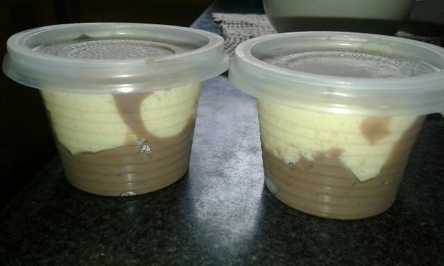 Mini mousse de chocolate com maracuja
