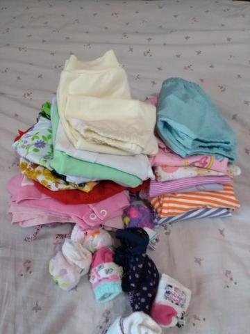 Monte de roupas bebê tamanho M 25 peças