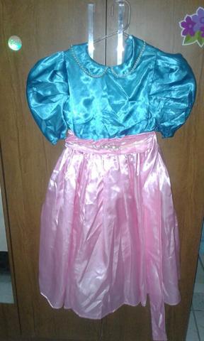 Vestido de princesa bem conservado