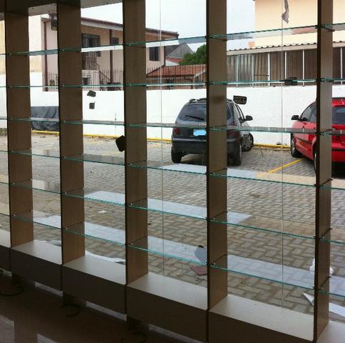 Prateleiras vidro incolor lapidado e temperado para móveis