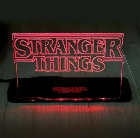 Stranger Things - Luminárias luminária logo