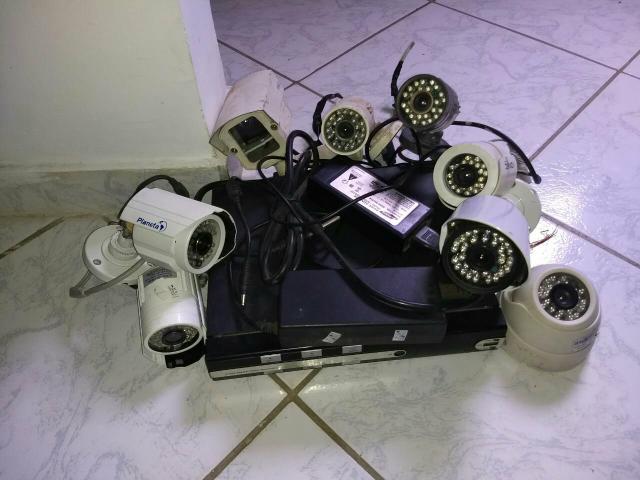 Vendo um DVR 8 câmara + um AHD de um tera