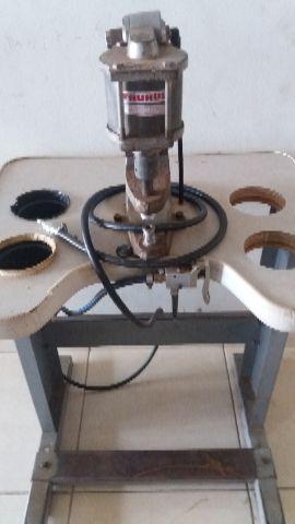 Máquina de pregar botão pneumática