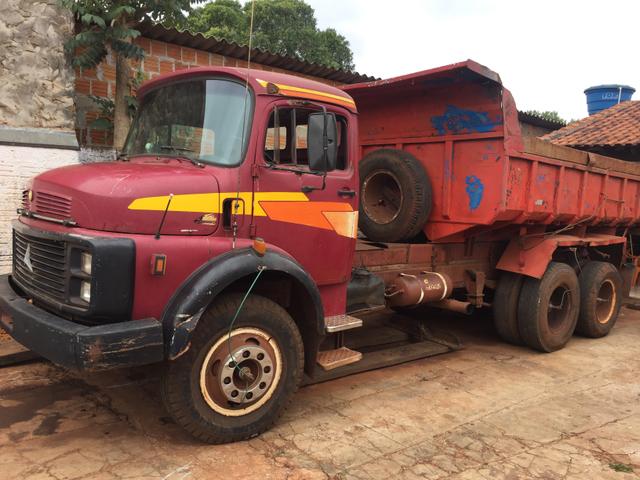 Caminhão Mercedes