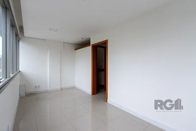 Sala comercial para locação no bairro Menino Deus aproximadamente