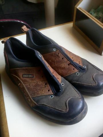 Sapatos de couro