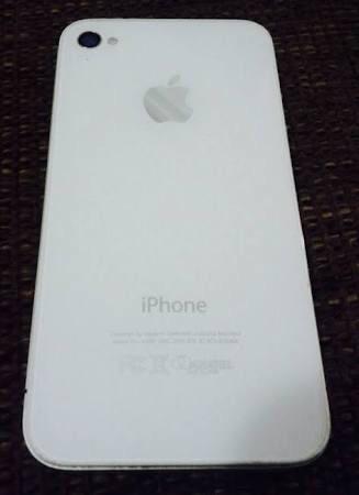 IPhone 4s novo porém com triscando na pela !!!