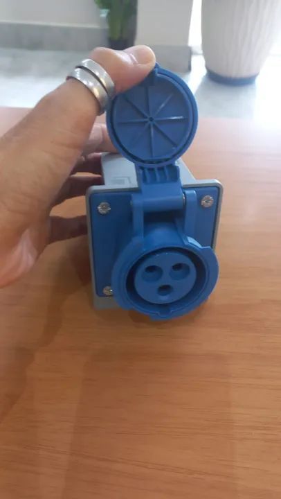 Tomada MACHO E FEMEA Blindada Sobrepor 2P T 16A 220V Azul Tl3S16432