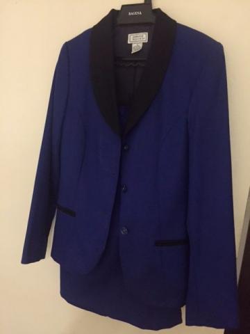 Saia e blazer de lã azul royal com detalhes pretos