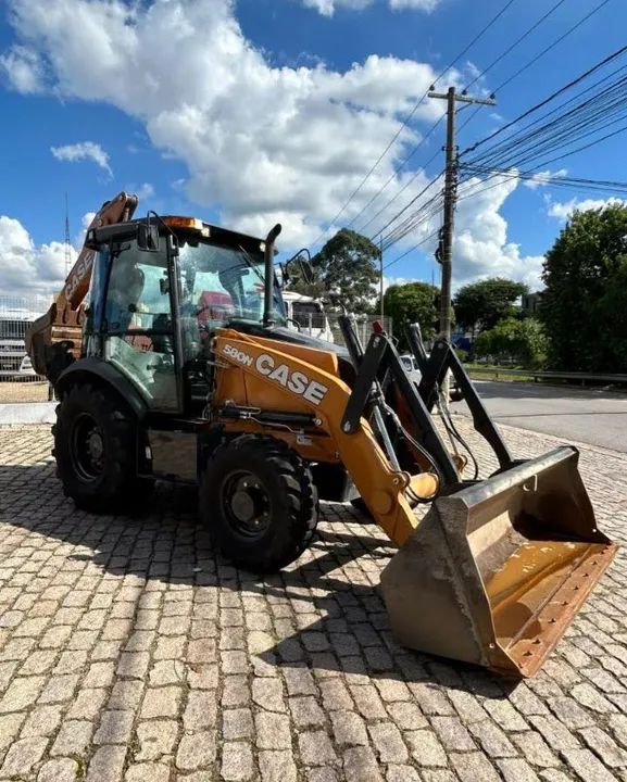 Retroescavadeira Case 4x4 2023 Tratores e máquinas agrícolas Centro