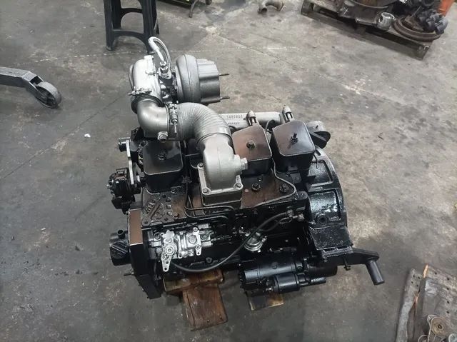 Motor Cummins 4 BT 4 cilindros para adaptação em maquina Caminhões