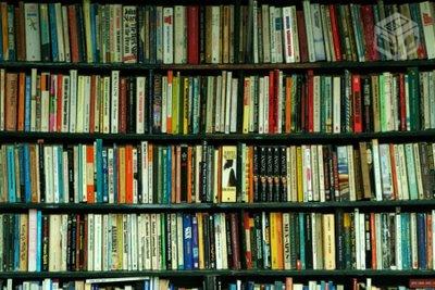 Sebo Belo Horizonte / compramos livros usados Biblioteca particular /compra / maleta