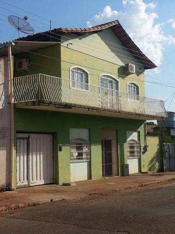 Prédio inteiro, 1 ap c/4quartos e 2 kitnetes em Guaraí, Tocantins