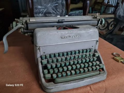 Maquina De Escrever Remington Antiga Antiguidades No Brasil