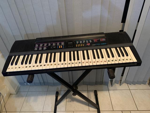 Teclado musical Cassio CTK-480 usado