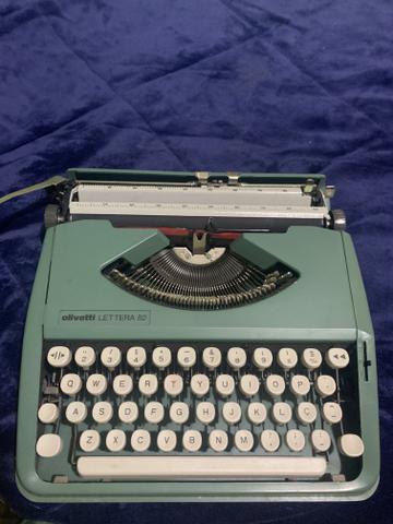 Maquina de escrever Olivetti LETTERA 82 funciona vintage
