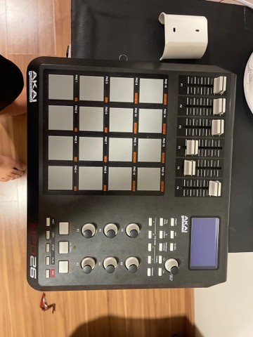 Controlador MIDI akai mpd  26