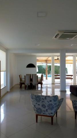 Vende-se belíssima casa com acabamento de primeira qualidade, no Outeiro da Glória