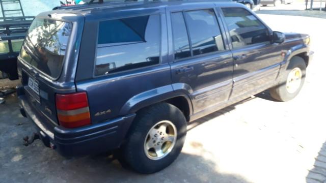 Jeep cherokee gasolina e GNV completa único dono aceita troca R6MOTORS