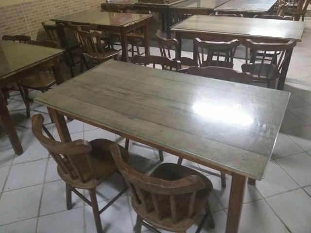 Vendo Mesa com 4 cadeiras