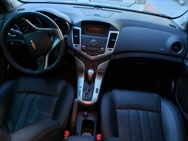 Cruze LT 1.8 Automatico com 43 mil km rodados originais vendo troco e financio - Foto 11
