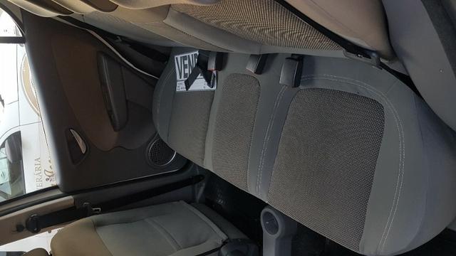 Vende-se Fiat Palio Essence Branco Modelo 2013 - Foto 7